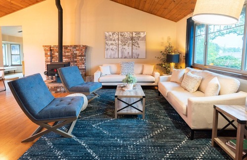 Midway House | Country Oak Pool House - Visit Mt. Shasta and Mt. Lassen National park