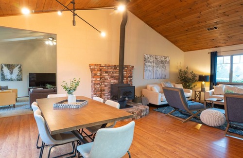 Midway House | Country Oak Pool House - Visit Mt. Shasta and Mt. Lassen National park