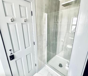 Merkel House | Country Oasis Pool Gym Sleeps 13 Guests