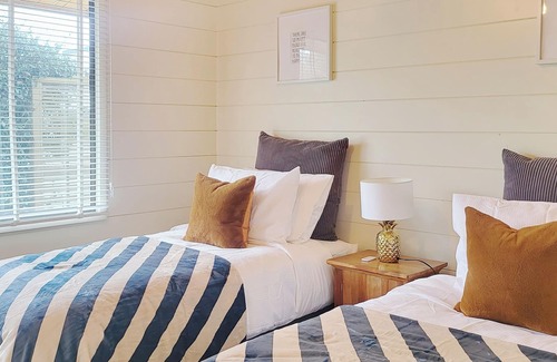Hamilton Ski Chalet | Country Oasis with a Fiji Vibe: Your urban Retreat