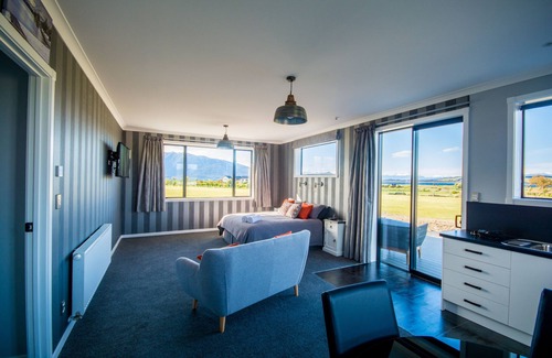 Te Anau Bed & Breakfast | Country outlook close to Town