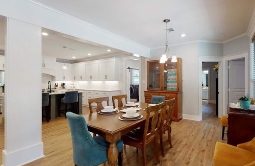 Wellborn House | Country peace and quiet just minutes from campus and Kyle Field,