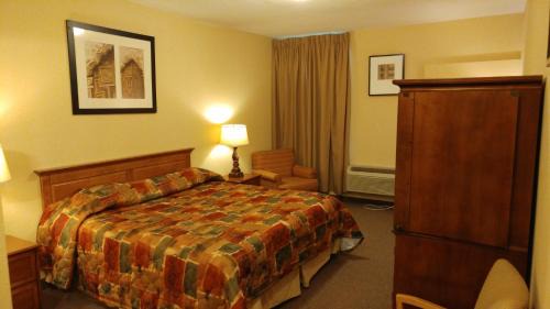 Manvel Hotel | Country Regency Inn & Suites
