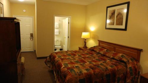 Manvel Hotel | Country Regency Inn & Suites