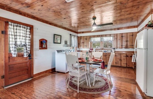 Sunset House | Country Retreat · Charming country retreat at Grand Coteau