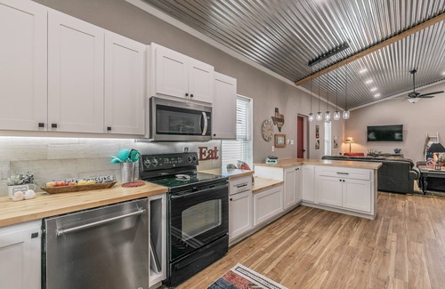 Weatherford Cottage | Country Retreat near Ft. Worth, Texas!