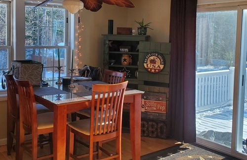Epping House | Country setting close to hiking, shopping. And sig sauer training facility
