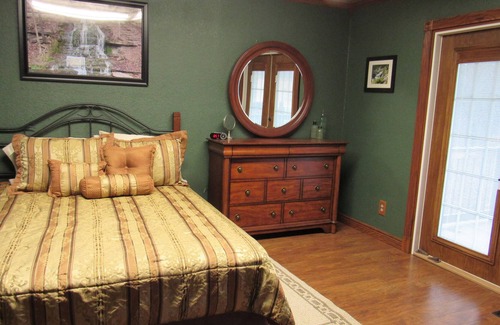 Smithshire Apartment | Country Setting Close to Town 2 Bedroom Apartment