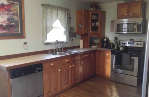 Scotts House | Country setting, yet only minutes from everything!
