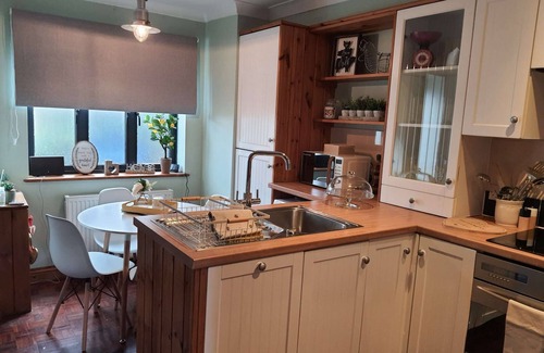 Norwich House | Country style, 2 bedroom house, private parking, city location