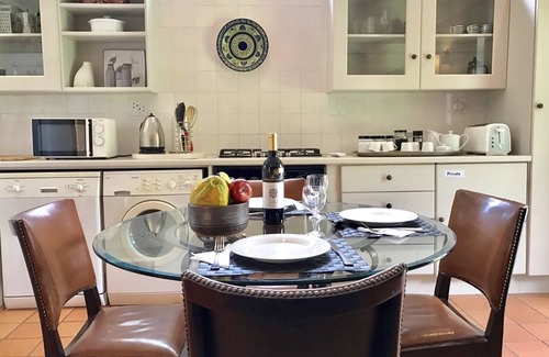 Greater Johannesburg Metropolitan Area Cottage | Country-style city living