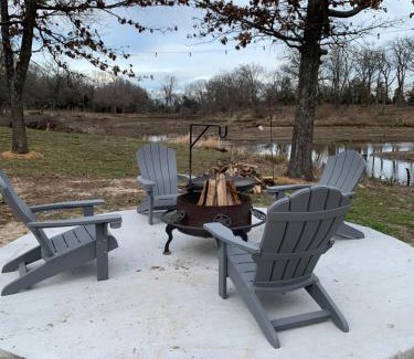 Emory Apartment | Country Suite Apartment near Lake Fork with Stocked Pond and Walking Trails
