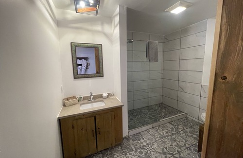 Wolfville Bed & Breakfast | Country Suite - HotTub, KingBd, Downtown