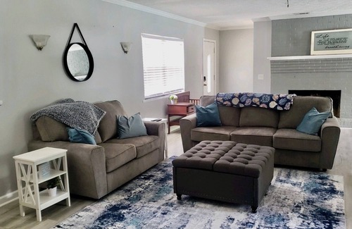 Ebro House | Country Sunshine ~ Updated House w/Private Pool