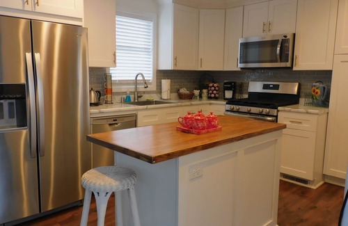 Twin Lakes House | Country Thunder 3.5 miles Lovely 2 BR home Twin Lakes SKI golf boat dogs