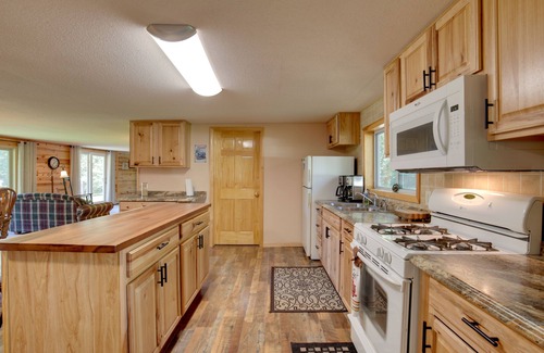 Mercer Cottage | Country Vacation Rental in Mercer at Waterfall!