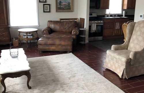 Leroy Apartment | Country vibe at Pomme Place - 3 bedroom apartment