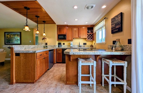 Carlton House | Country View Cottages, Stylish, Comfy, Uncorked Cottage Near Downtown Carlton