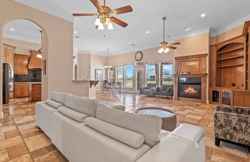 Waxahachie House | Country Villa in Waxahachie