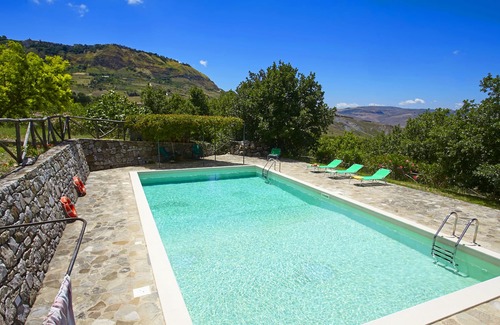 Polizzi Generosa Villa | Country villa with pool in Sicily