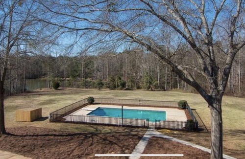 Conyers House | Country Villa - Lakefront Pool