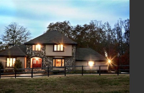 Conyers House | Country Villa - Lakefront Pool