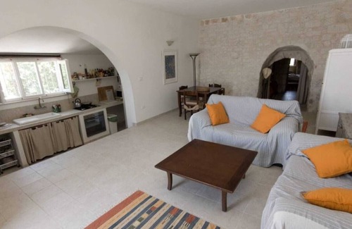 Cisternino House | Country Villa With Large Private Pool & Tennis Court - spaciously sleeps 20