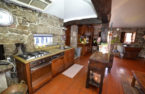 Calvos Cottage | Country villa with private pool near Guimarães