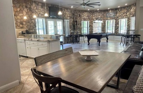 Lincoln House | CountryRanchWeddings GuestHouse