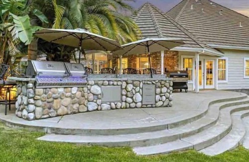 Lincoln House | CountryRanchWeddings GuestHouse