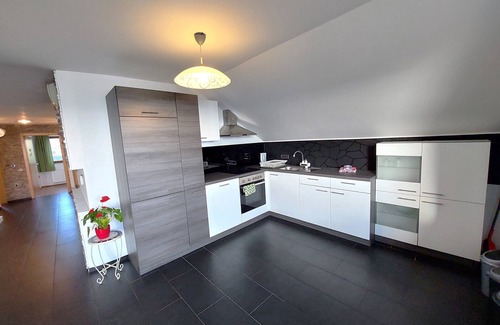 Dobrova-Polhov Gradec Apartment | Countryside Two Bedroom Apartment near Horjul