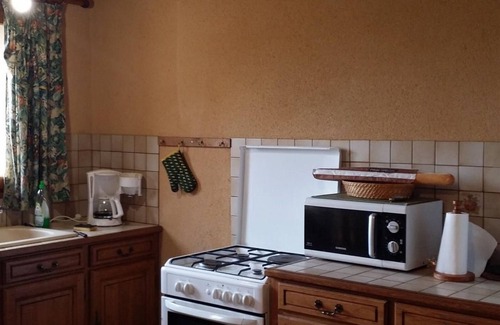 Marolles-les-Braults Cottage | Countryside Retreat with Pond, Games Room, and Nearby Attractions