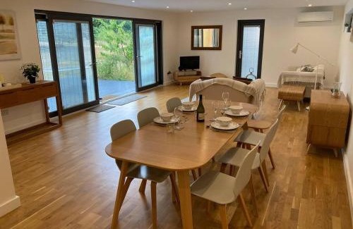 Broad Oak Apartment | Countryside Annex- Sleeps 2 Free Parking & Garden