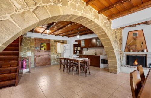 Tsourouniana Apartment | Countryside Apartment 1 with Shared Swimming Pool