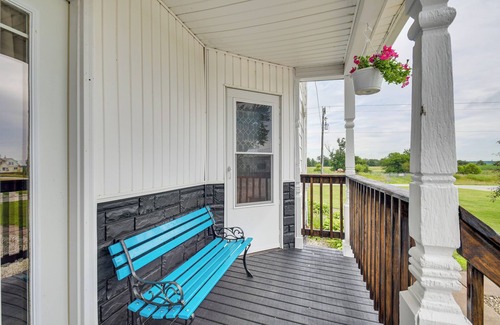 Biggsville House | Countryside Biggsville Home w/Yard, Dogs Welcome!
