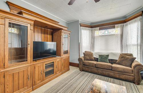 Biggsville House | Countryside Biggsville Home with Yard, Dogs Welcome!