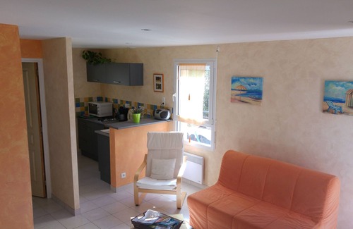 Plouer-sur-Rance Cottage | Countryside by the sea: charming duplex with terrace, in a quiet location