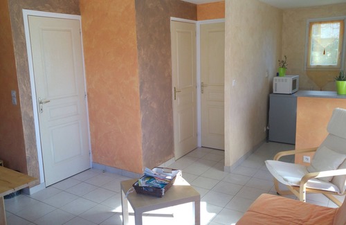 Plouer-sur-Rance Cottage | Countryside by the sea: charming duplex with terrace, in a quiet location