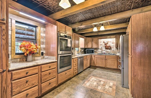 Wheeler Cabin | Countryside Cabin Retreat w/Outdoor Kitchen!