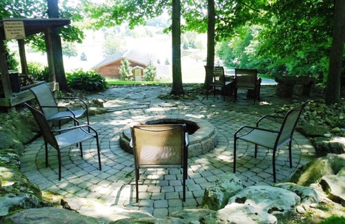 Dundee Cabin | Countryside Cabin Suite: Luxurious Cabin Suite in Amish Country, Ohio