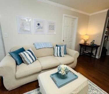 Franklin County House | Countryside Carriage House with Pool