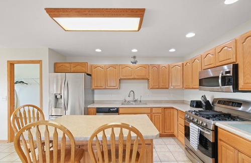 Marseilles House | Countryside Cottage 5 Bed 3 Bath
