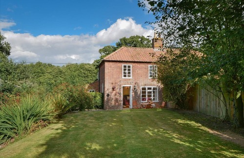 Itteringham Cottage | Countryside cottage with WiFi & free private parking close to Blickling Hall