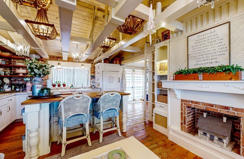 Buckingham Cottage | Countryside cottage with firepit, garden views, French-country decor, & hammock