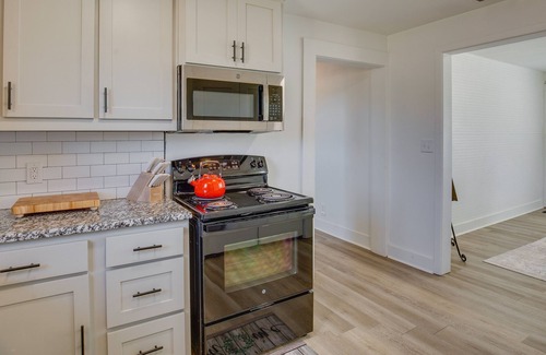 Decatur Cottage | Countryside Cottage w/Fenced Yard in Decatur!