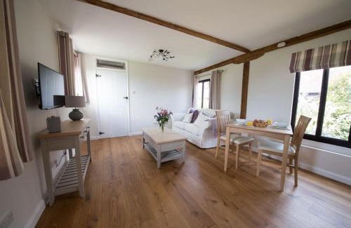 Abbess Roding House | Countryside cottage with pool