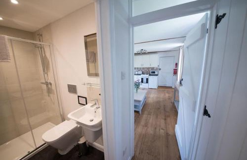 Abbess Roding House | Countryside cottage with pool