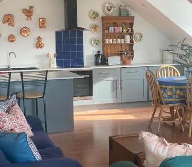 Lifton House | Countryside cottage with private garden & hot tub