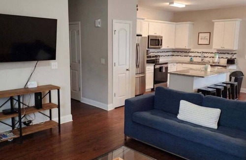 Trenton House | Countryside Escape with free wifi, in house laundr