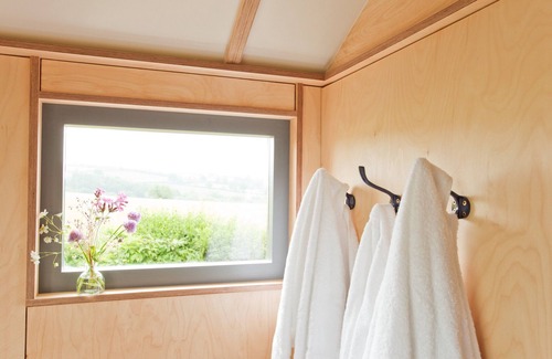 Moylegrove Cabin | Countryside escapism at it’s best on the Pembrokeshire Coast